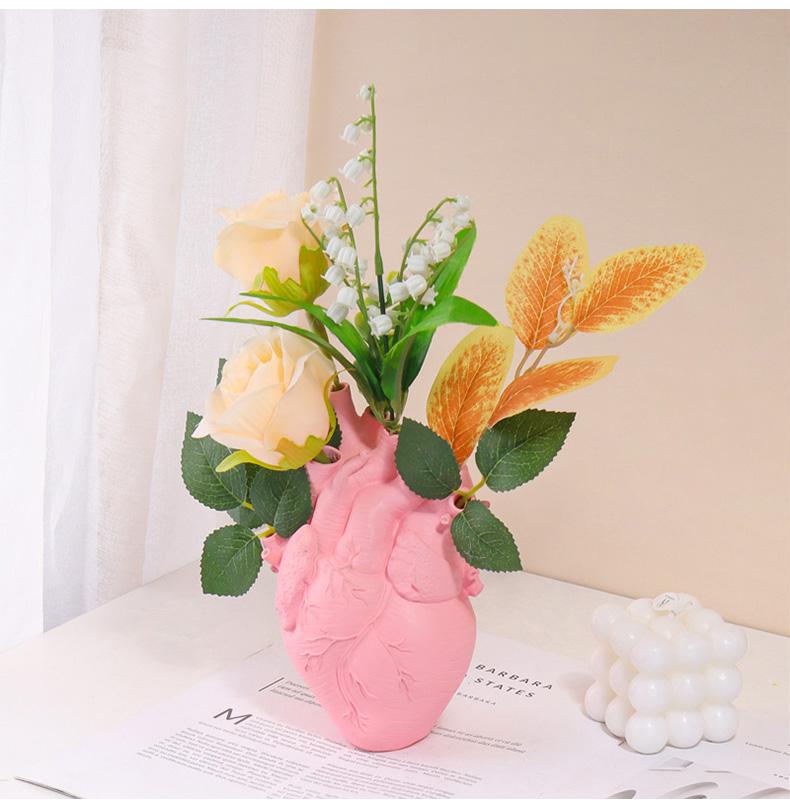 Creative Heart-Shaped Vase Sculpture, Perfect for Displaying Bouquets or Dried Flowers, Stylish Tabletop Decoration Ornament