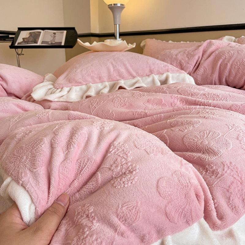 Ins-Stil im koreanischen Stil geschnitztes vierteiliges Bett aus Milchsamt, verdicktes warmes Korallensamt-Winterbettbezugblatt