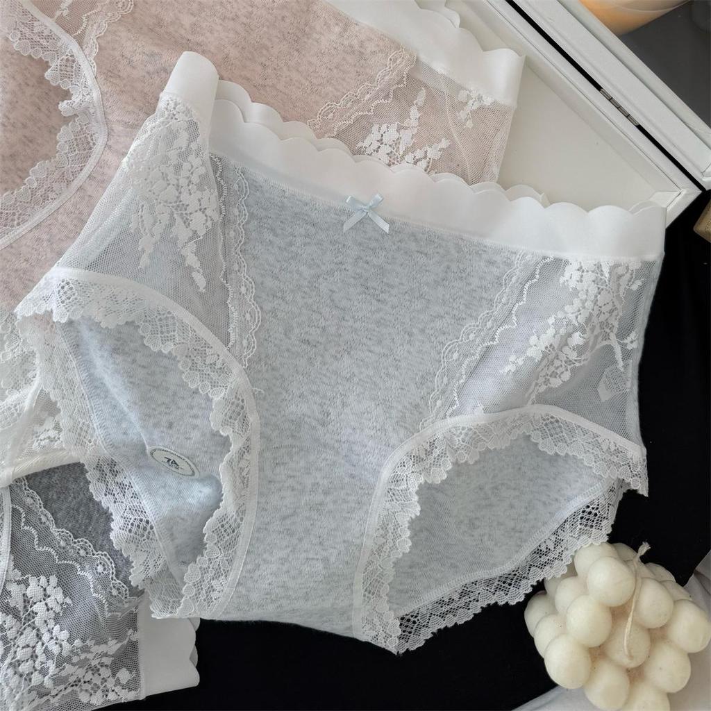 "2024 Autumn/Winter New Sweet Hollow Lace Cotton Mid-Waist Triangle Underwear for Girls - Japanese Style"