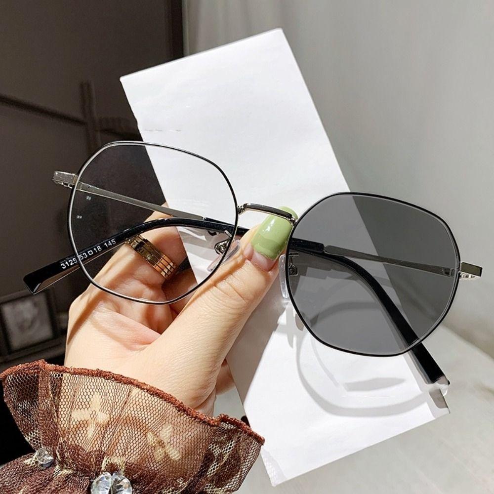 

INS Changing Color Glasses Fashion Round Frame Eyewear New Photochromic Glasses