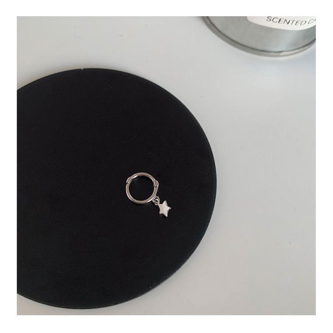 

«Гладкий и шикарный»: Универсальные серьги-звезды, модный дизайн креста для элитной моды. Single five-pointed star