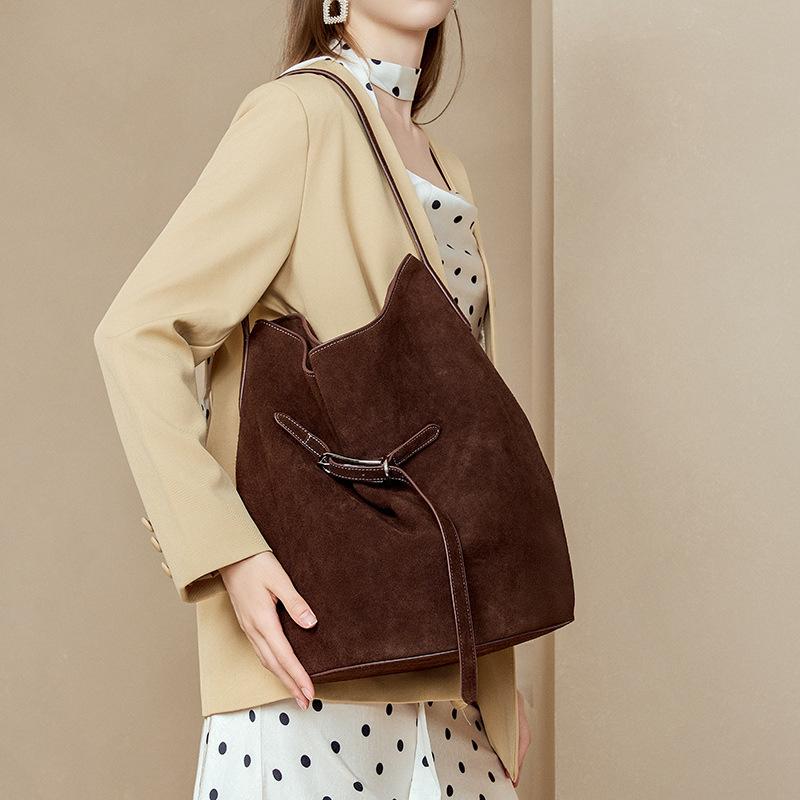Premium and Niche First Layer Cowhide Hand-held Bucket Bag, Genuine Leather Tote Fashionable Women's New Large Capacity Shoulder Bag