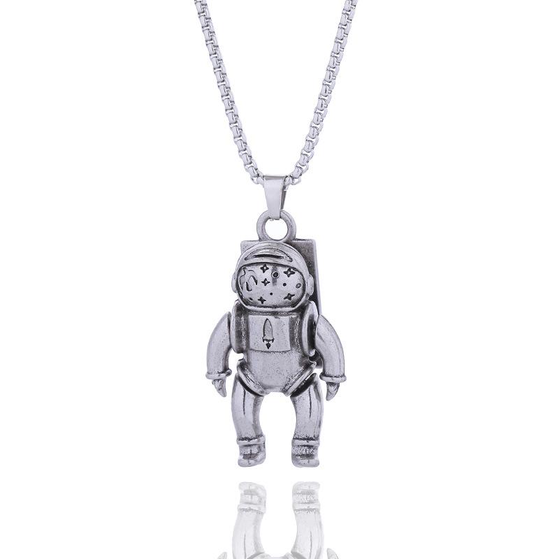 Astronaut Necklace for Men, Portable Astronaut Pendant, Versatile Accessory for Women