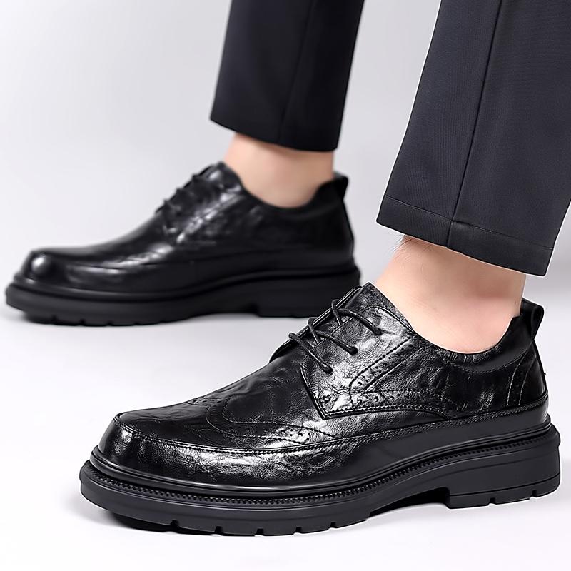 Fashion Men's formal leather shoes Classic retro gentleman style Outdoor leisure business party Office men's wedding Hot selling shoes