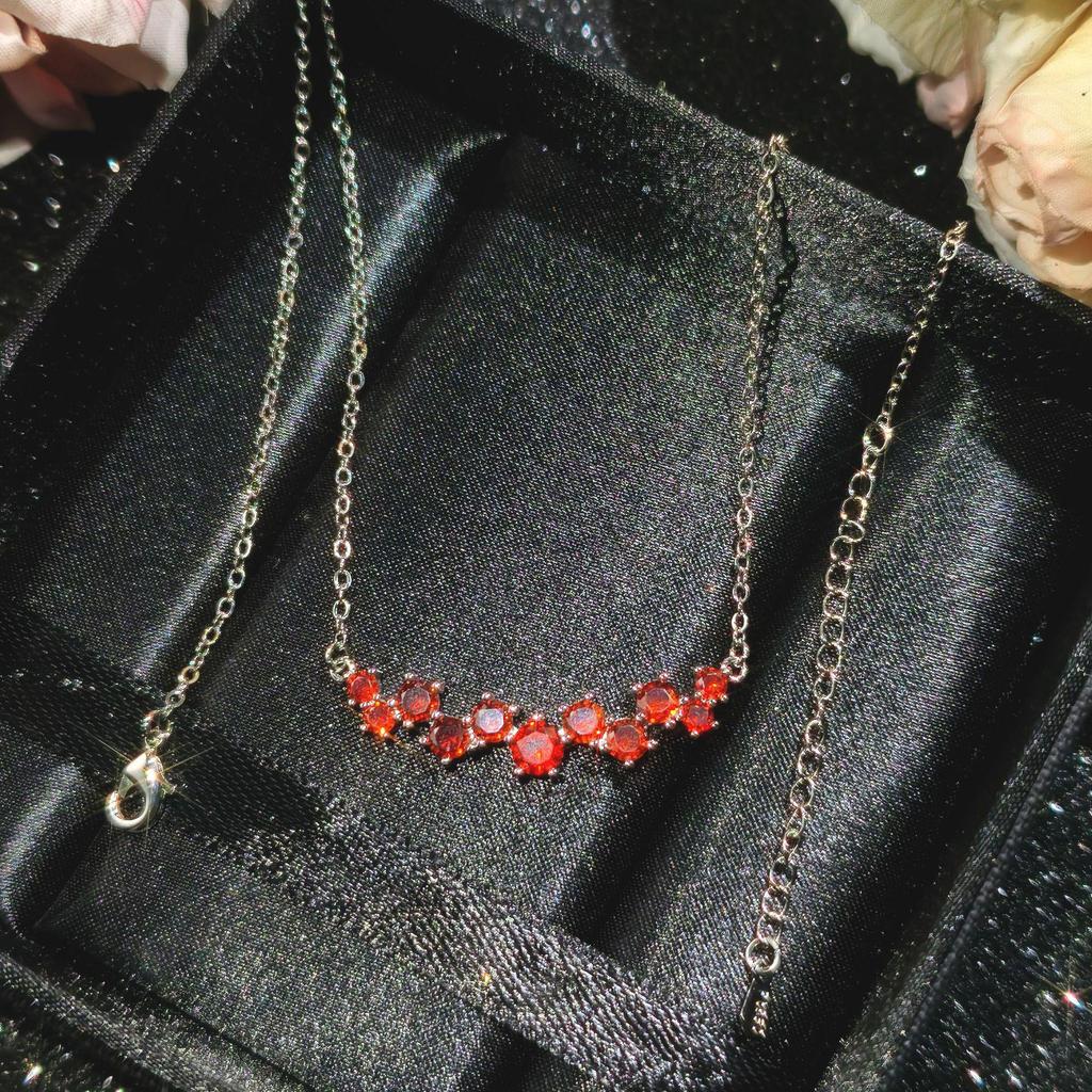 Japanese Retro Garnet Pendant Necklace – Light Luxury Moissanite Clavicle Chain