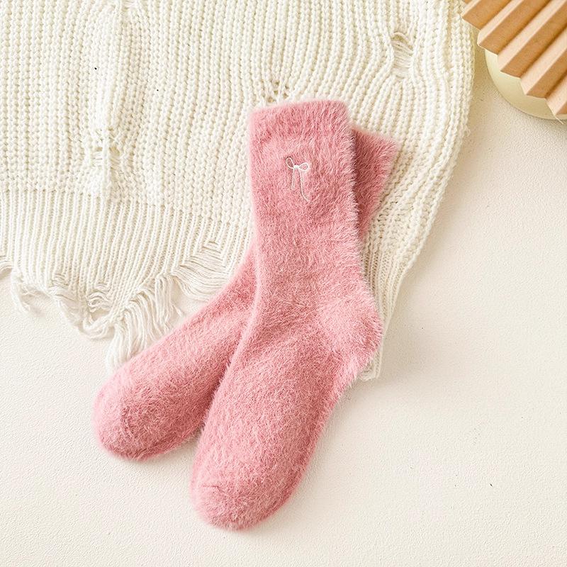

Плюшевые носки для женщин, осень и зима, утолщенные и теплые носки до середины икры с вышивкой в виде банта, послеродовые домашние носки для сна на полу 1 pair