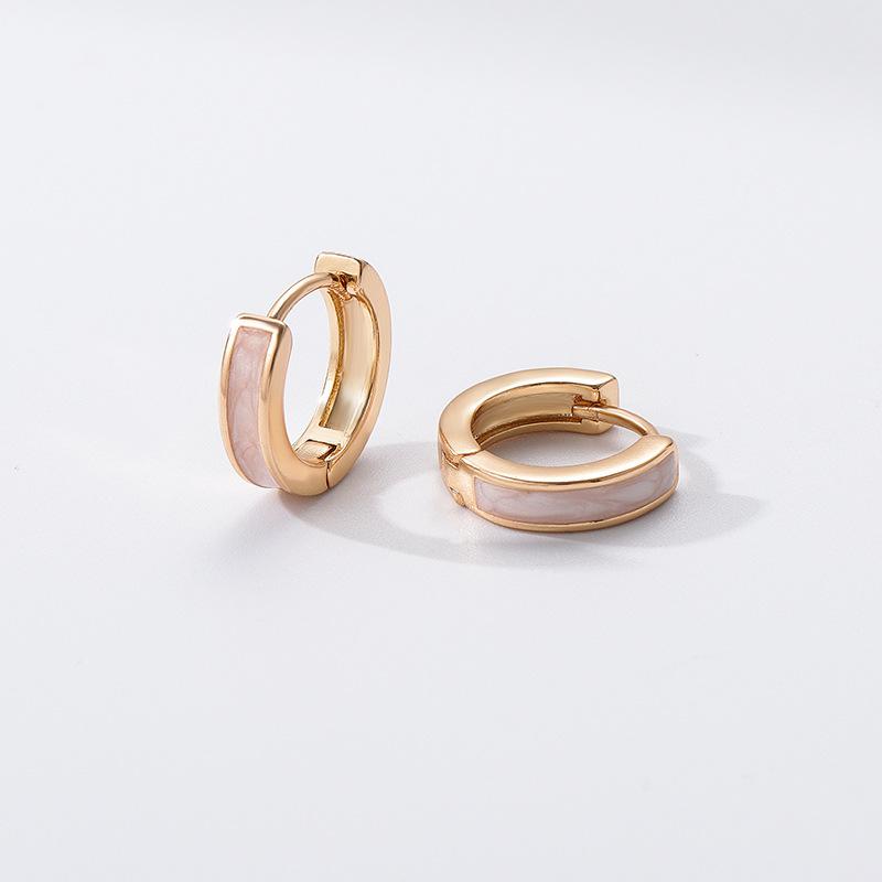 

2026 Серьги Серьга-зажим Серьги-фриттиляры Серьги Мода Личность Серьга-зажим для хряща Универсальные молочный белый