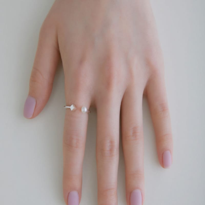BONAFIDE JEWELRY Solid Cube Pearl Open Ring
