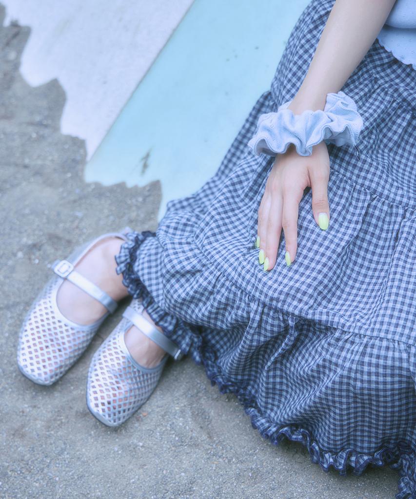 Moyora Frill Tiered Flare Check Long Skirt [White & Navy]