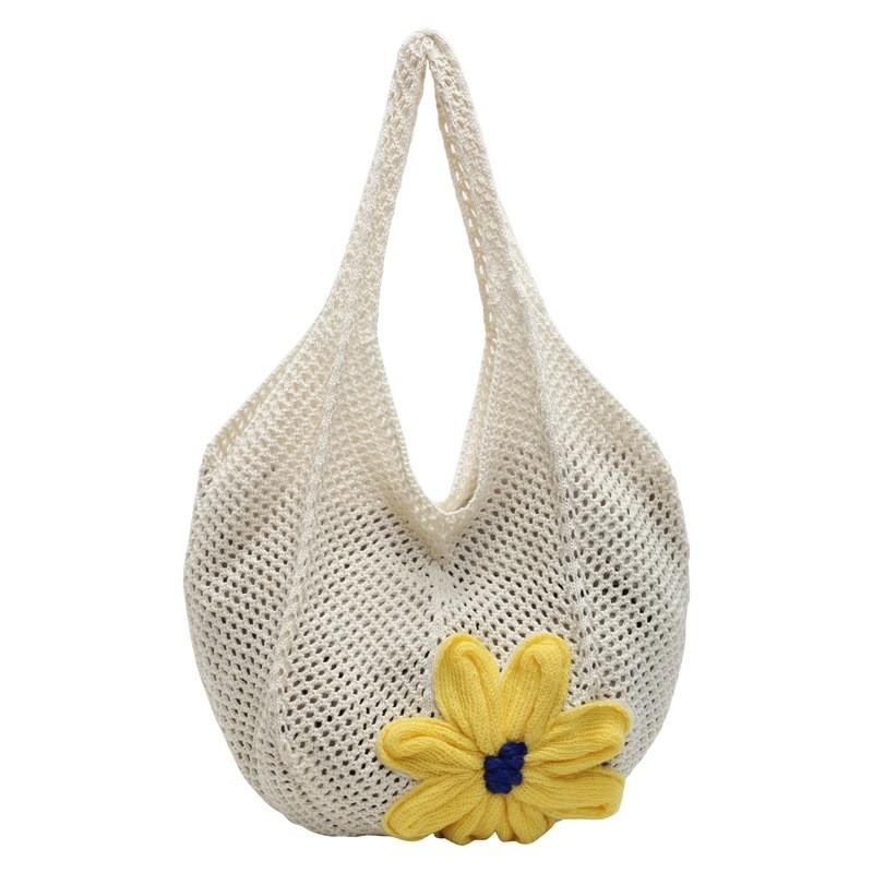 Minimalist Straw Tote Bag For Women With Flower Embellishments For Casual Day Out