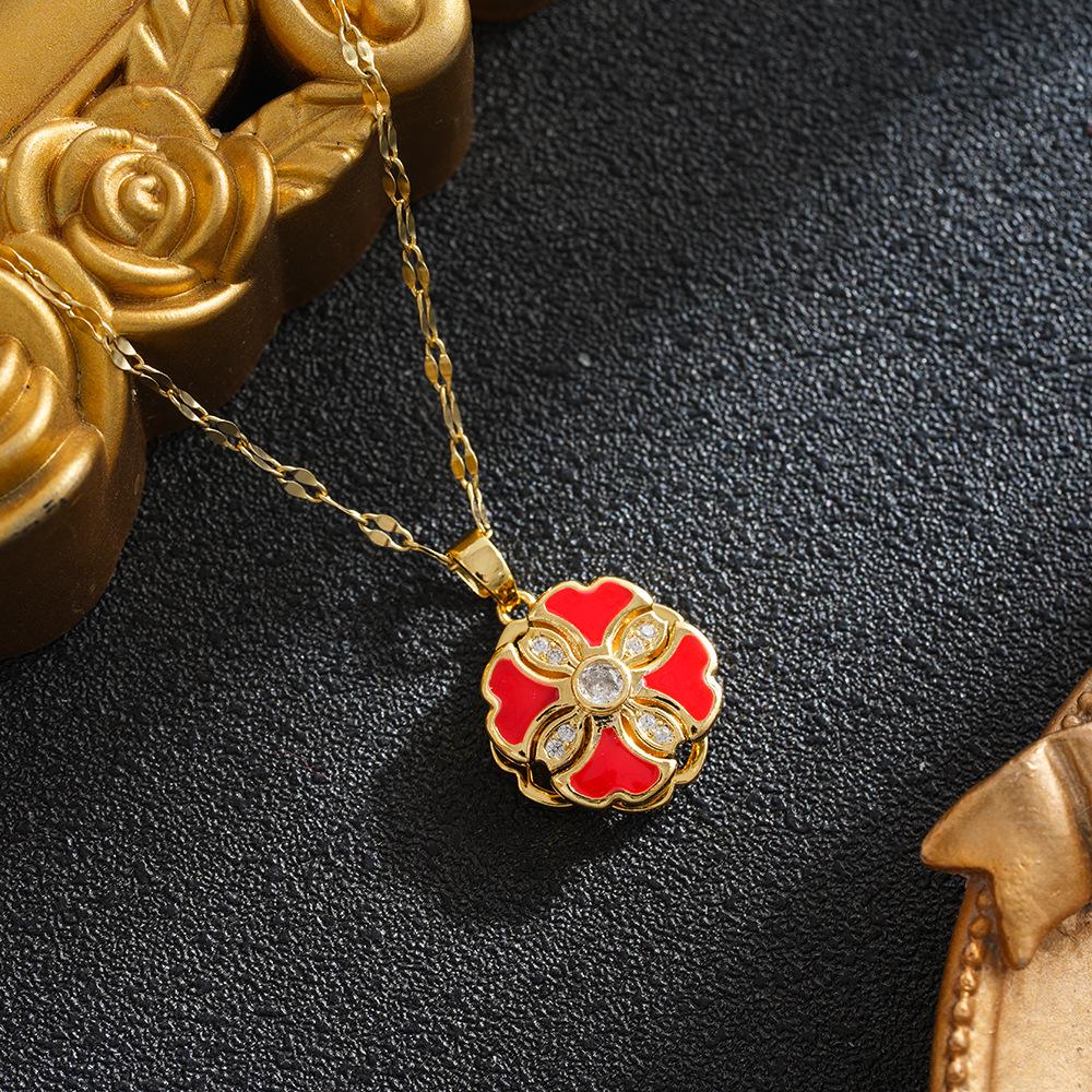 2026 Women s Red Agate Four-Leaf Clover Pendant Clavicle Necklace - Luxe Rotating Design