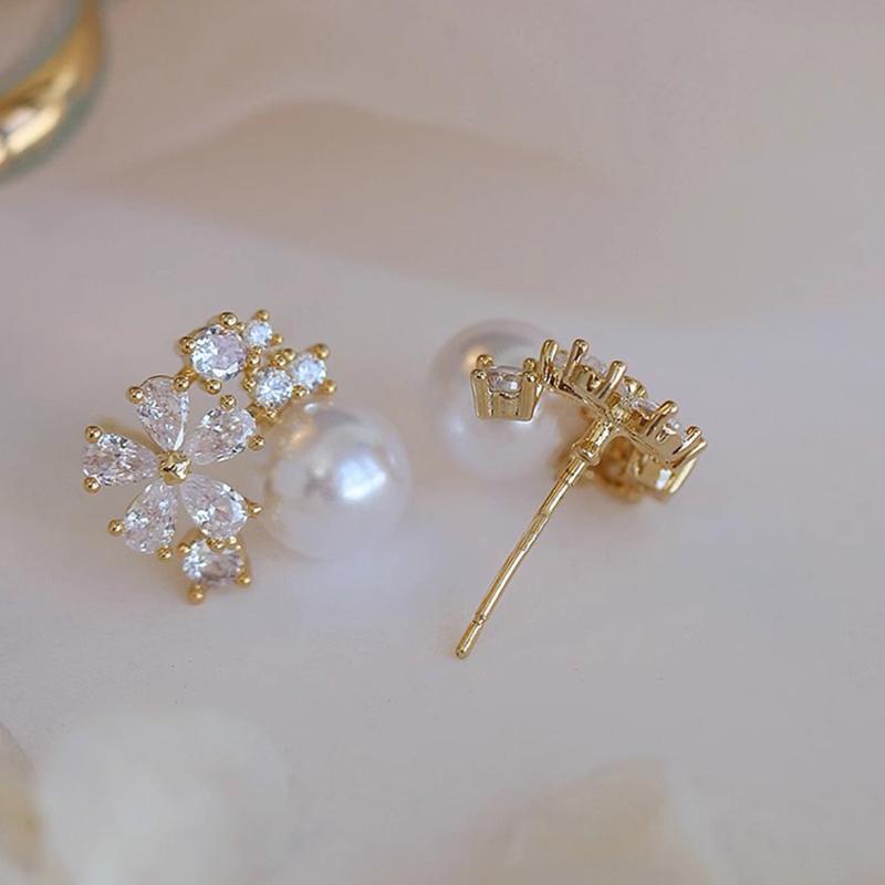 2025 Neue Exquisite Perlenähnliche Weiße Blume Ohrstecker für Frauen Glänzende Geometrische Zirkon Blütenblatt Ohrringe Mode Party Zirkon