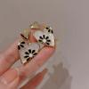 Light Luxury Temperament Design Sense Love Earrings Women's New Stud Earrings Retro High-end Sense Versatile Trendy Earrings