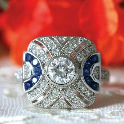 Huitan Luxury Temperament Lady Finger Ring Exquisite Fashion Jewelry for Engagement Bright Zirconia Wedding Band Accessories