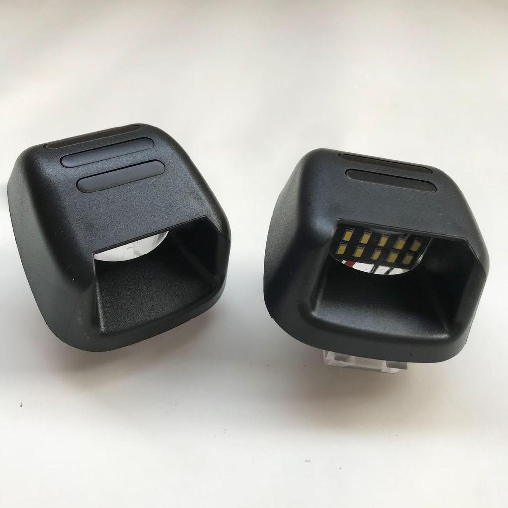 Nissan Navara D40 Frontier Rotes LED Kennzeichenlicht