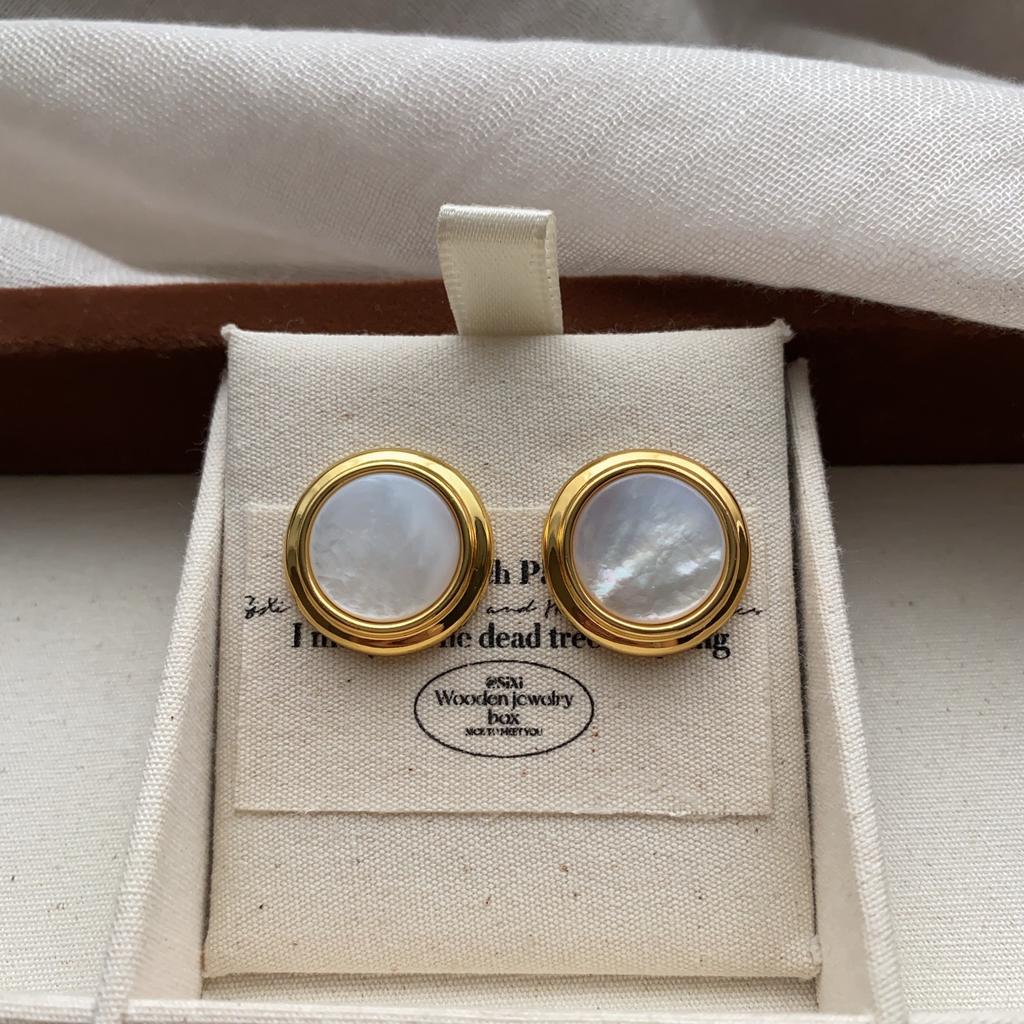 Classic Round Natural Shell Stud Earrings, Fashionable, Simple and Versatile Temperament, High-end Earrings, Popular Every Year