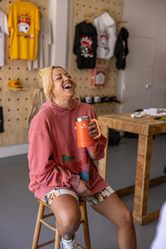 Stanley Adventure Big Grip Bierkrug 24 Unzen Isoliert Edelstahl Fasst 2 Dosen Hält Bier Kalt Langlebiger Griff Tiger Lily