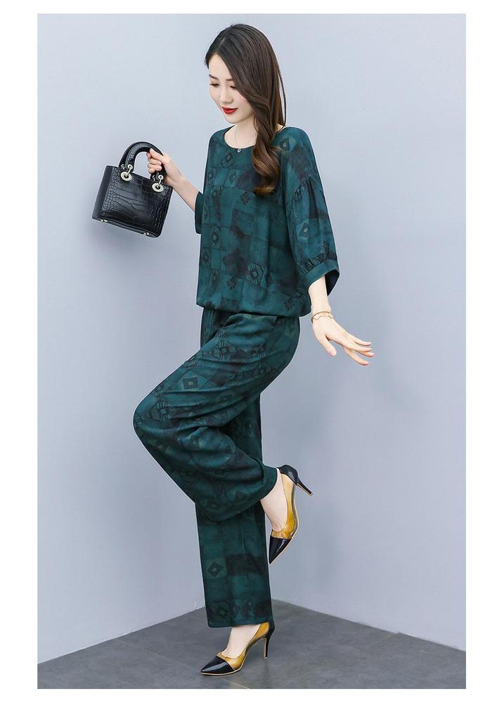 Retro Printed Wide-Leg Pants & Mid-Sleeve Round Neck Top - Elegant Two-Piece Set for Mothers
