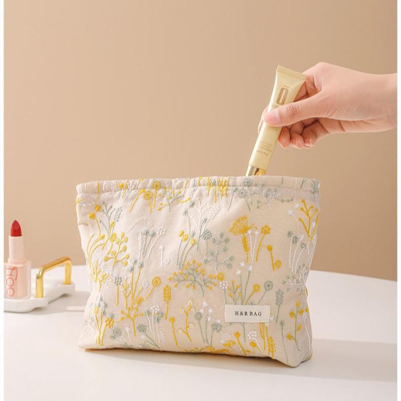 Embroidered Ramie Cotton & Linen Cosmetic Bag - Portable Canvas Storage for Lipstick and Skincare