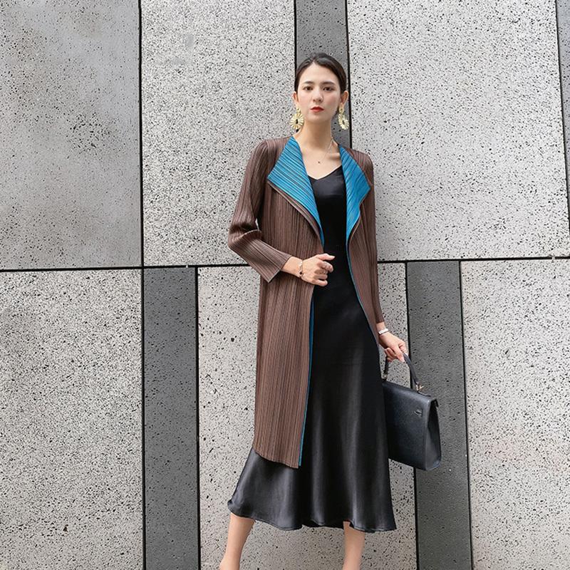 

Женский плиссированный плащ, свободный плащ с двойными лацканами и длинными рукавами