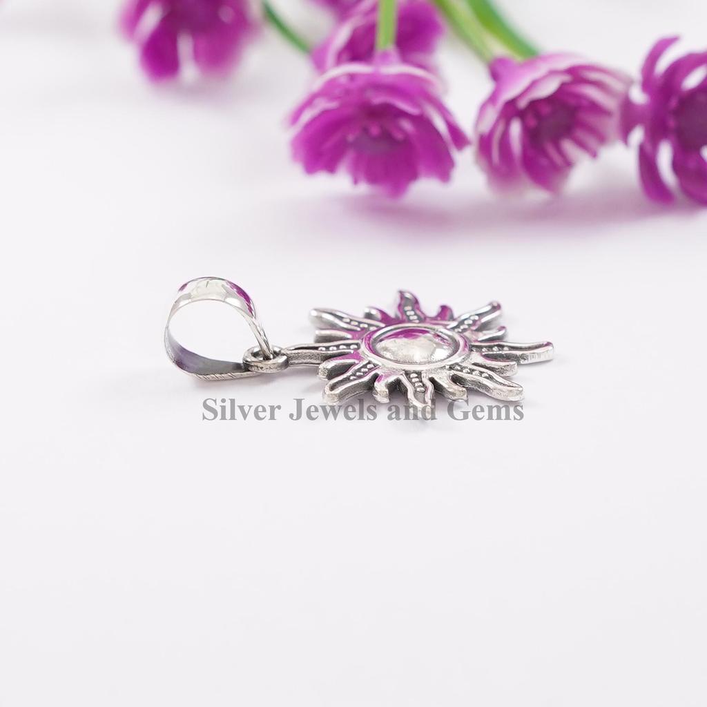 Ciondolo Sole in Argento Sterling 925, Ciondolo Fatto a Mano, Ciondolo Sole di Design, Ciondolo Semplice in Argento. Regalo per Figlia