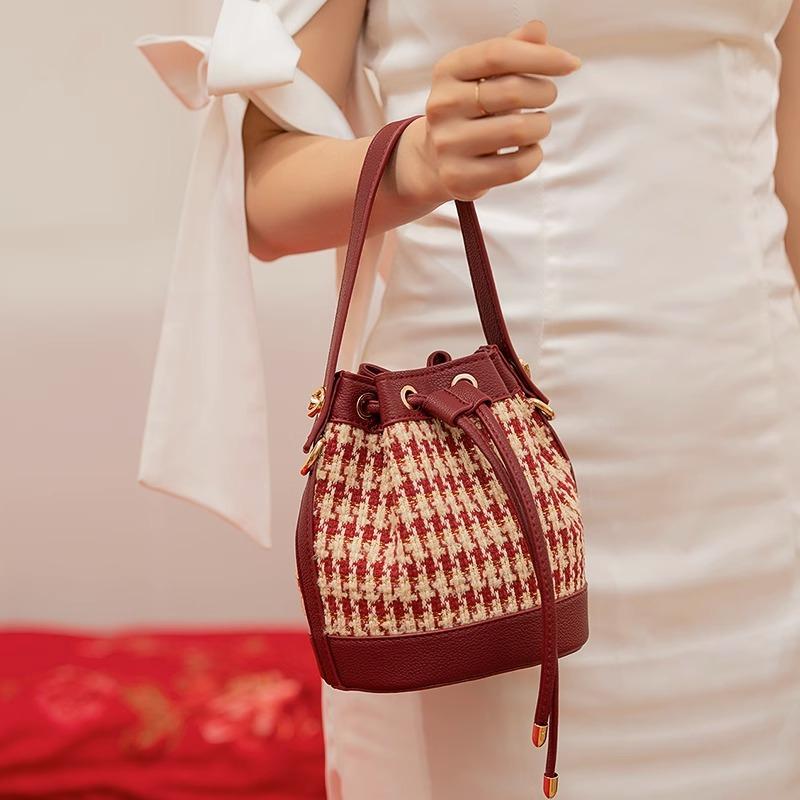 Thousand Birds Grid Love Wedding Gift Red Bridal Bag Women's 2025 New Wedding Bag Niche Versatile Bucket Handbag