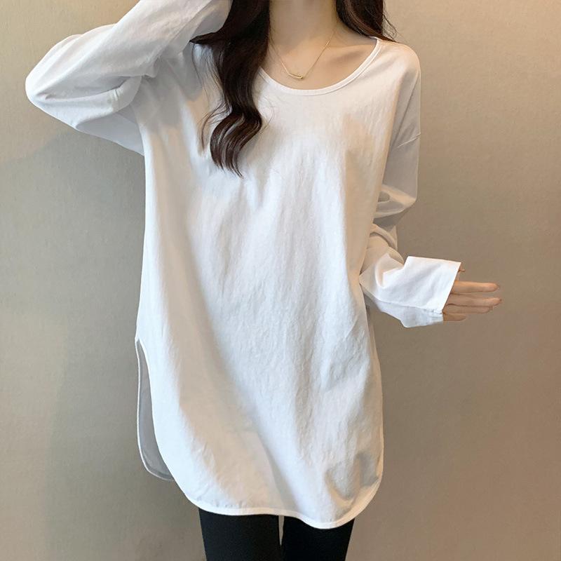 Weißes U-Boot-Ausschnitt Unterhemd für Damen im Frühling und Herbst neues Design Nische unregelmäßiger Schlitz mittellang langärmliges T-Shirt Oberteil