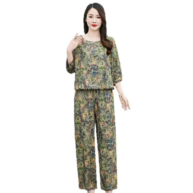 Retro Printed Wide-Leg Pants & Mid-Sleeve Round Neck Top - Elegant Two-Piece Set for Mothers