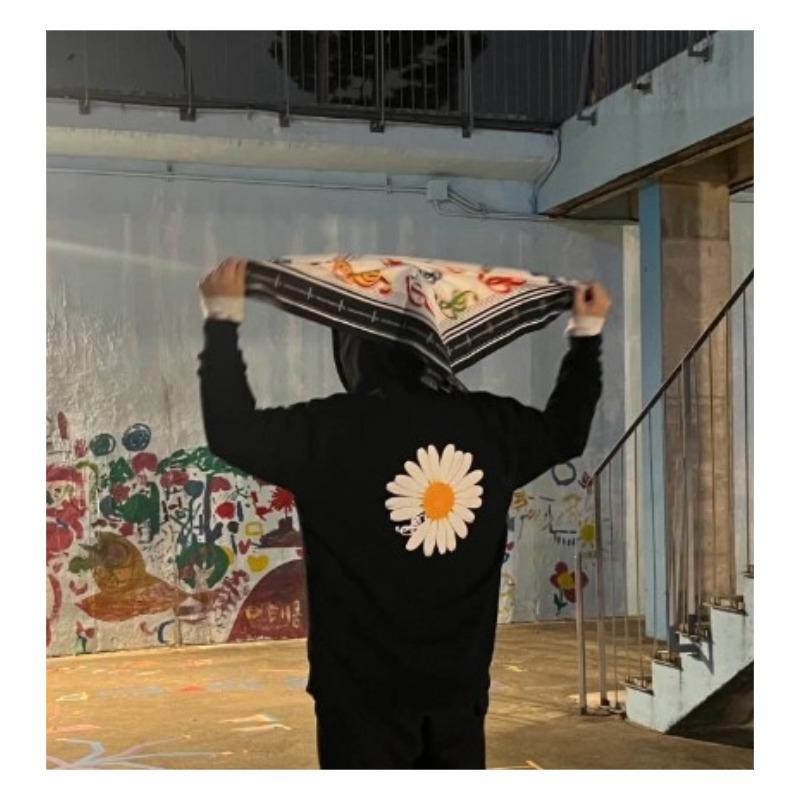PEACEMINUSONE x 2025 MAMA Awards Peacemamaone Scarf – Limited pop-up Event Collectible Streetwear