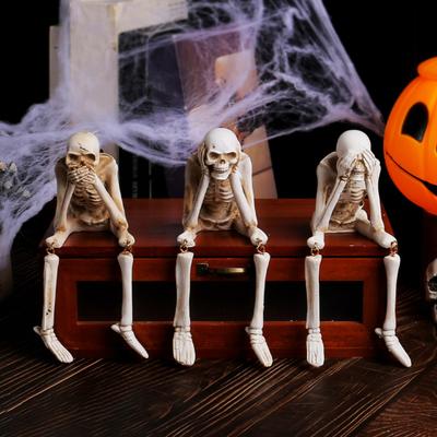 Halloween Skelett Statue Harz Sehen Sprechen Hören Kein Böses Skelett Figur mit baumelnden Beinen für Innen Kamin Tisch Regal Deko