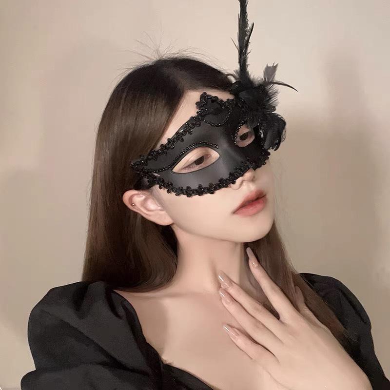 Makeup Dance Party Mask Half-face Sexy Lace Feather Mask Halloween Mask Posing Props Headgear