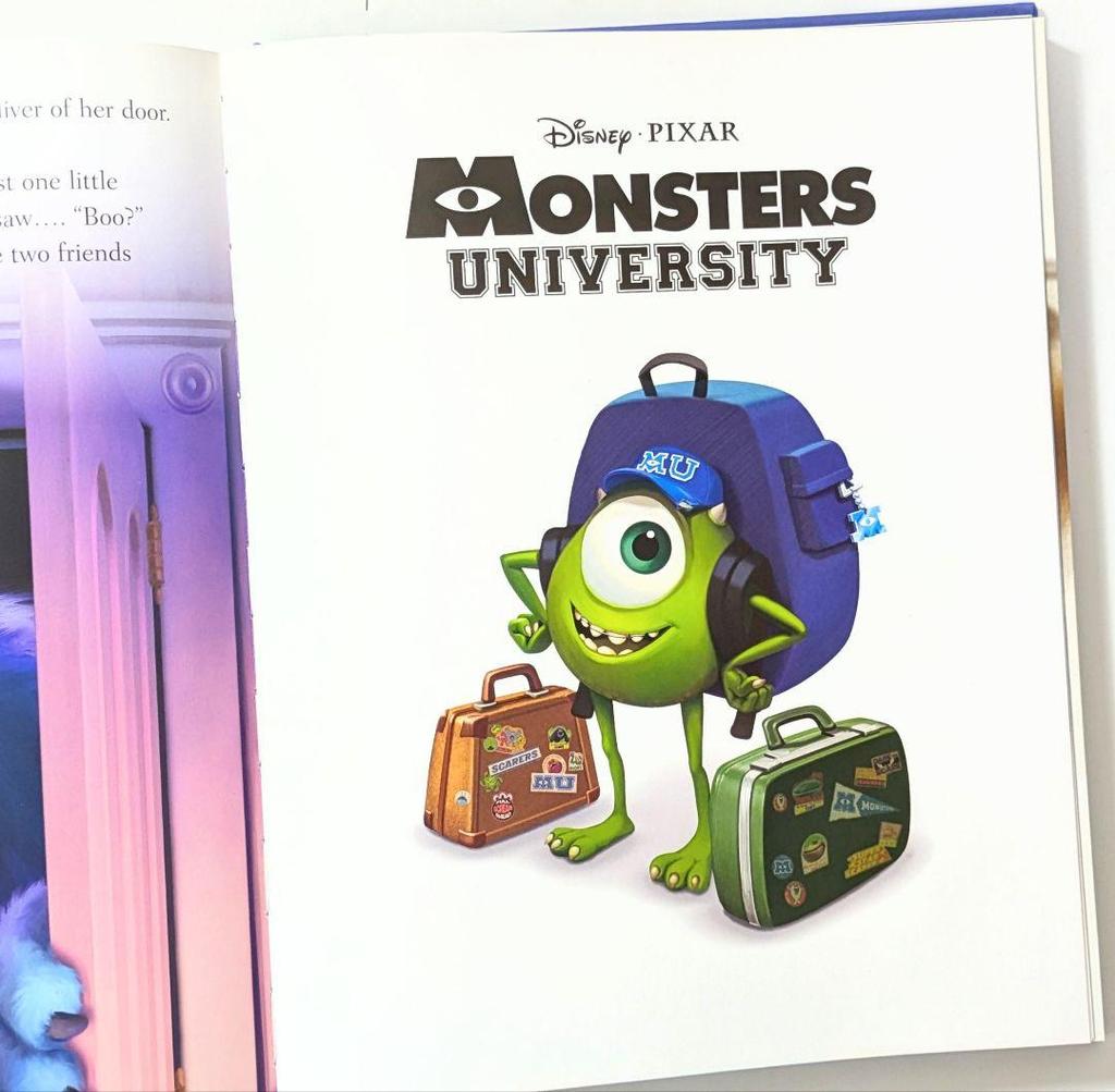 [USED] Foreign book Large book Disney & Pixar 5 titles included Picture book with Buzz figure