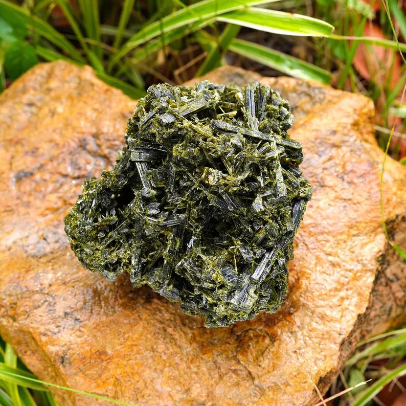 Natural Green Tourmaline Raw Stone Specimen Rare Crystal Healing Stone Mineral Cluster High Quality Feng Shui Decoration