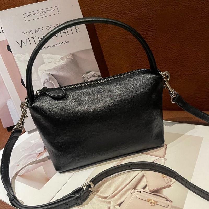 

Light Luxury Temperament High-end Casual All-matching Small Pillow Bag Retro Commuting Simple Portable Cross-body Chain Women 23x8x15cm чёрный