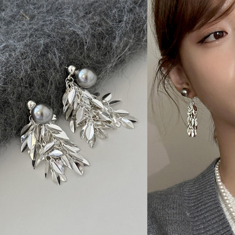 

Tiruva Silver Pearl Fringe Drop Stud Earrings Silver