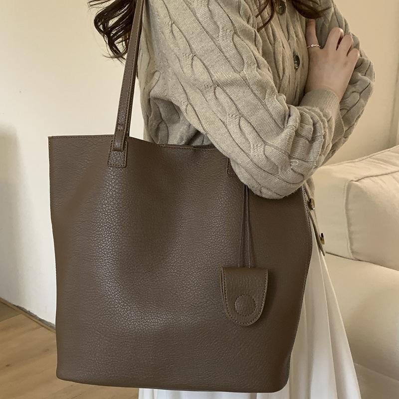 Fashionable Large-capacity Bag, Trendy and Niche Tote Bag, Simple Single-shoulder Bag and Underarm Bag