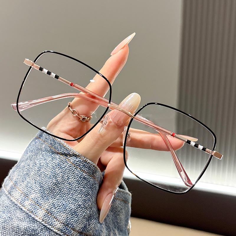 Occhiali da donna retrò quadrati fotocromatici anti-luce blu, montature color oro rosa che cambiano colore