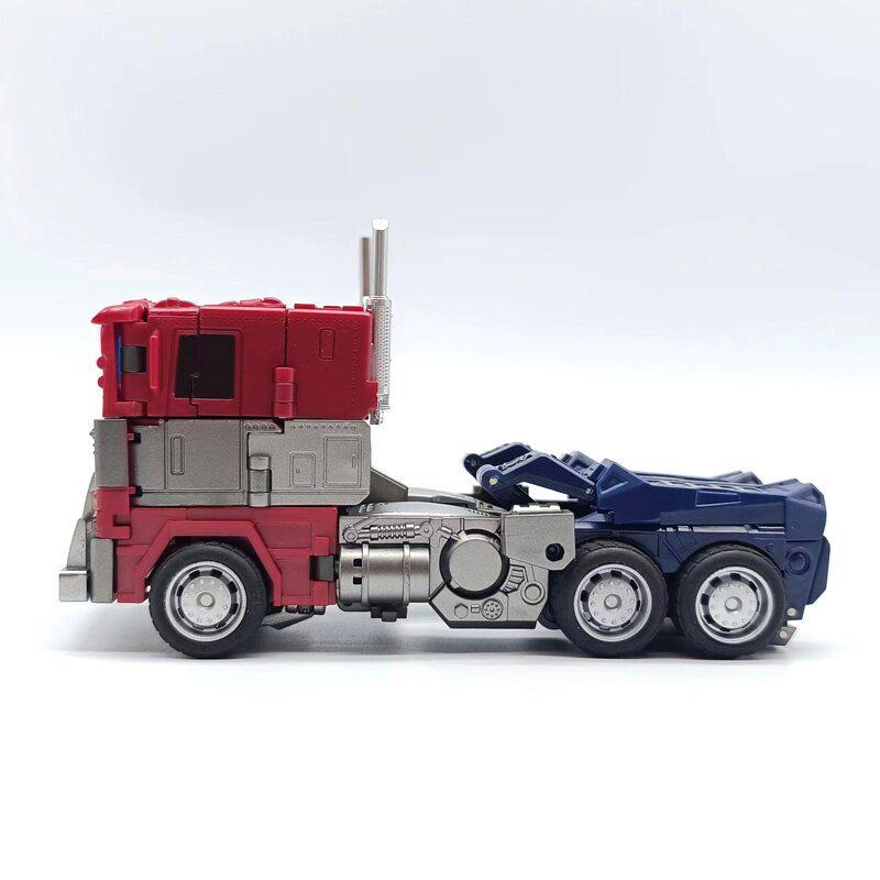 Baiwei TW-1027 Cybertron Commander Car Robot Model