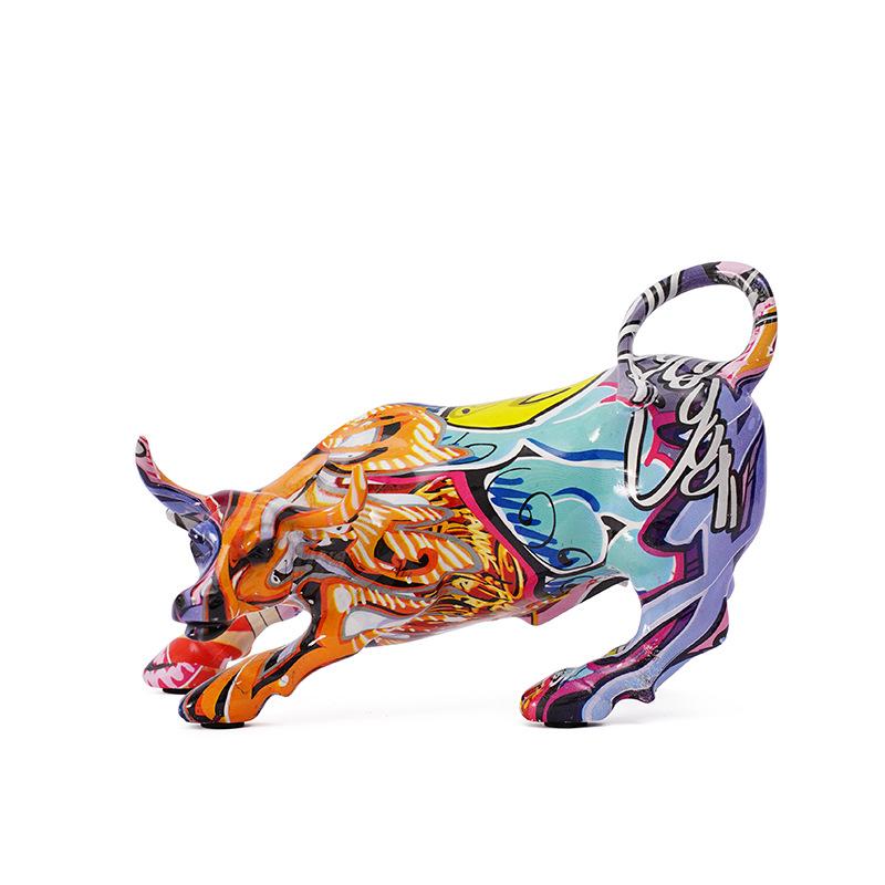 Creative Design Water Transfer Print Colorful Wall Street Cow Ornaments Crafts Resin Home Use Living Room Entrance Desk Decoration