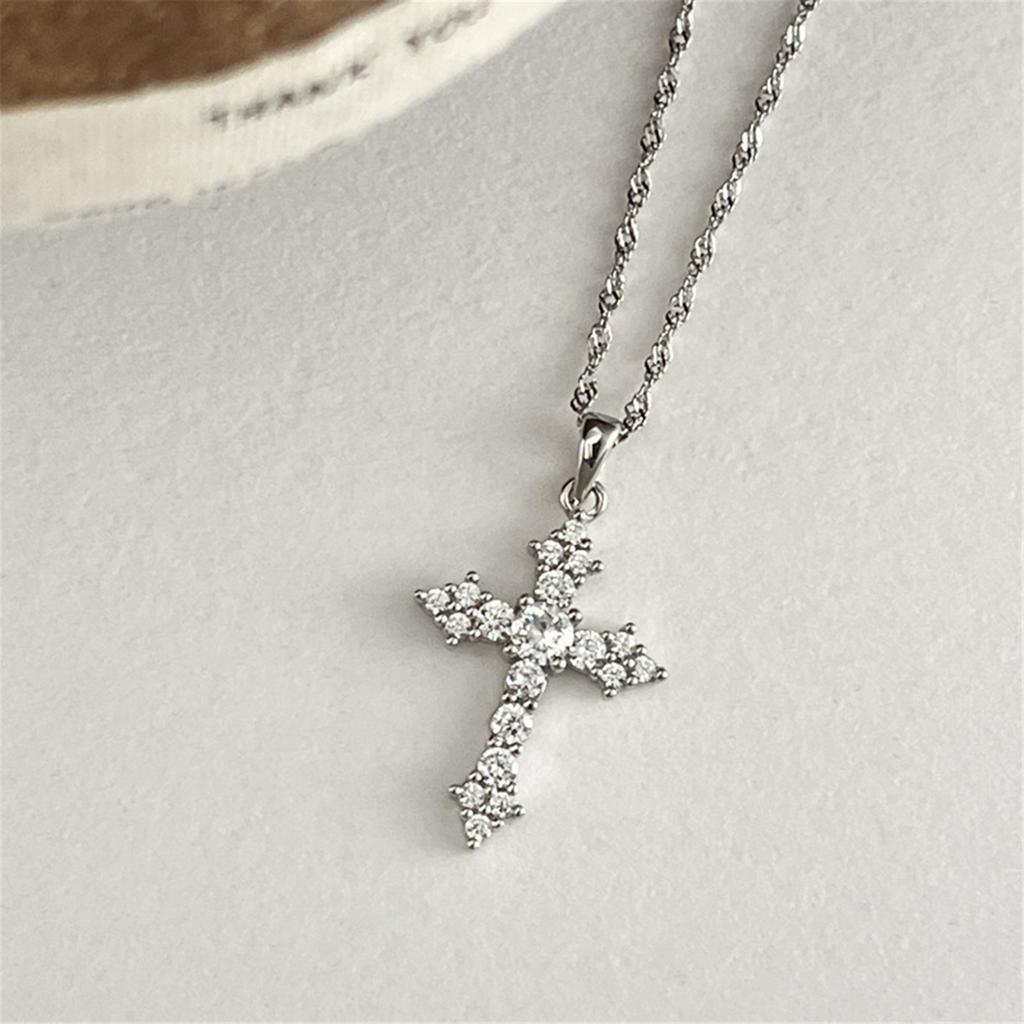 Elegant Cross Pendant Necklace Alloy Minimalist Design Adjustable Chain for Women Jewelry Gift Versatile Daily Wear