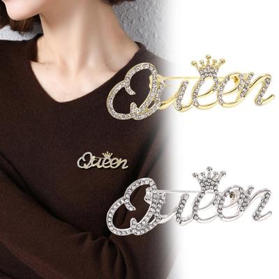 Mode Strass Königin Brief Brosche Pins für Frauen Luxus Krone Corsage Party Hochzeit Geschenke Kleidung Zubehör