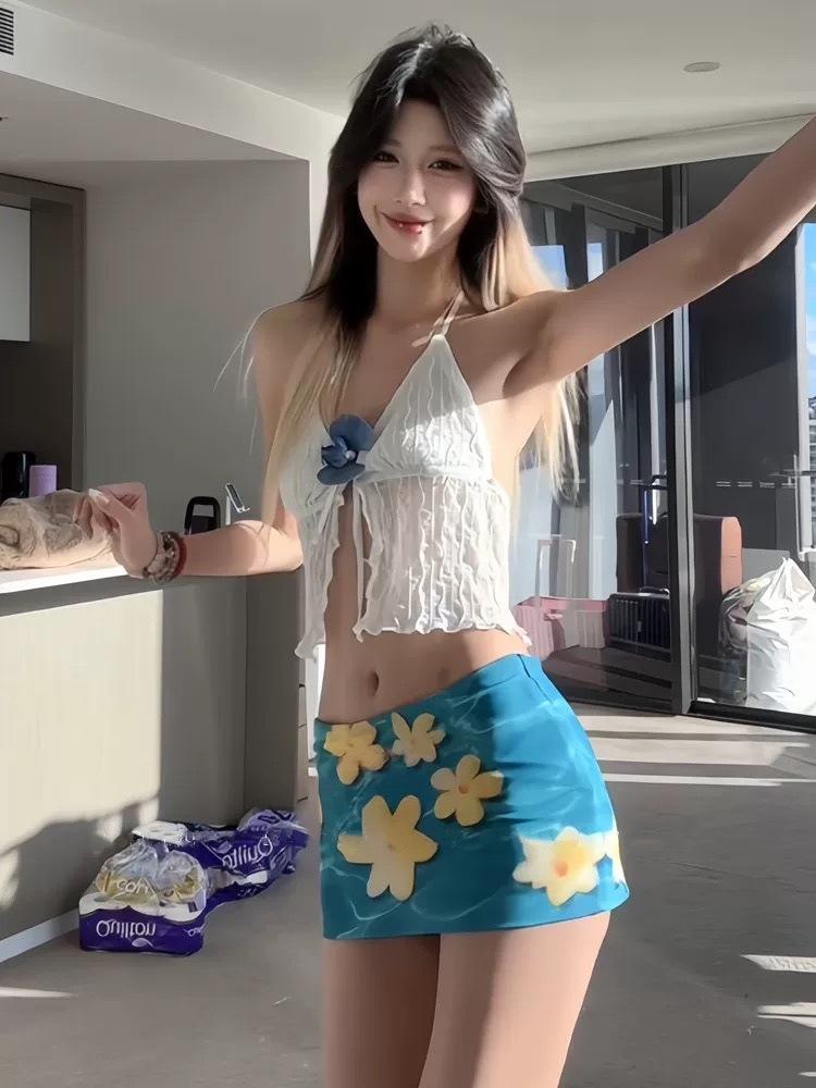 French Sexy Hot Girl V-neck Hanging Neck Lace Vest Low-waist Print Bag Hip Soaking Swimsuit Women S