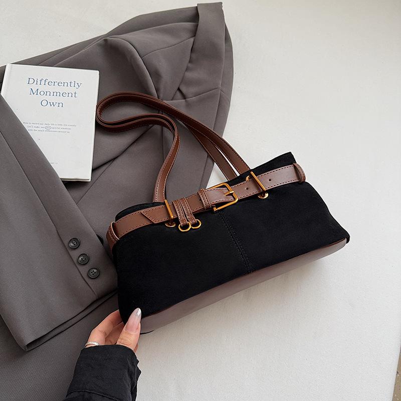 

Сумка большой вместимости женская ретро мода 2025 осень новая повседневная на плечо подмышку нишевая зарубежный стиль сумка для поездок чёрный