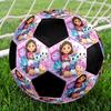Balón de Fútbol Talla 5 Temático de La Casa de Muñecas de Gabby, Adecuado para Partidos Tanto en Interiores como en Exteriores, un Regalo Adecuado para Todos.