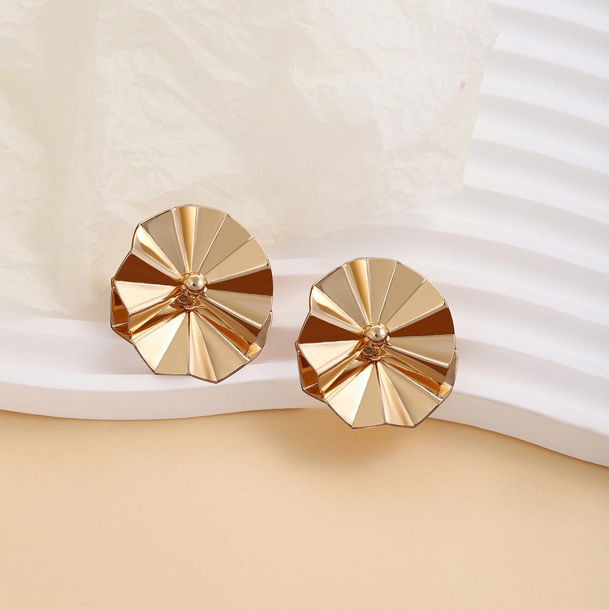 Преувеличенный дизайн Трехлистные трехмерные серьги-кисточки в виде цветка, Модные ретро высококачественные металлические серьги-гвоздики