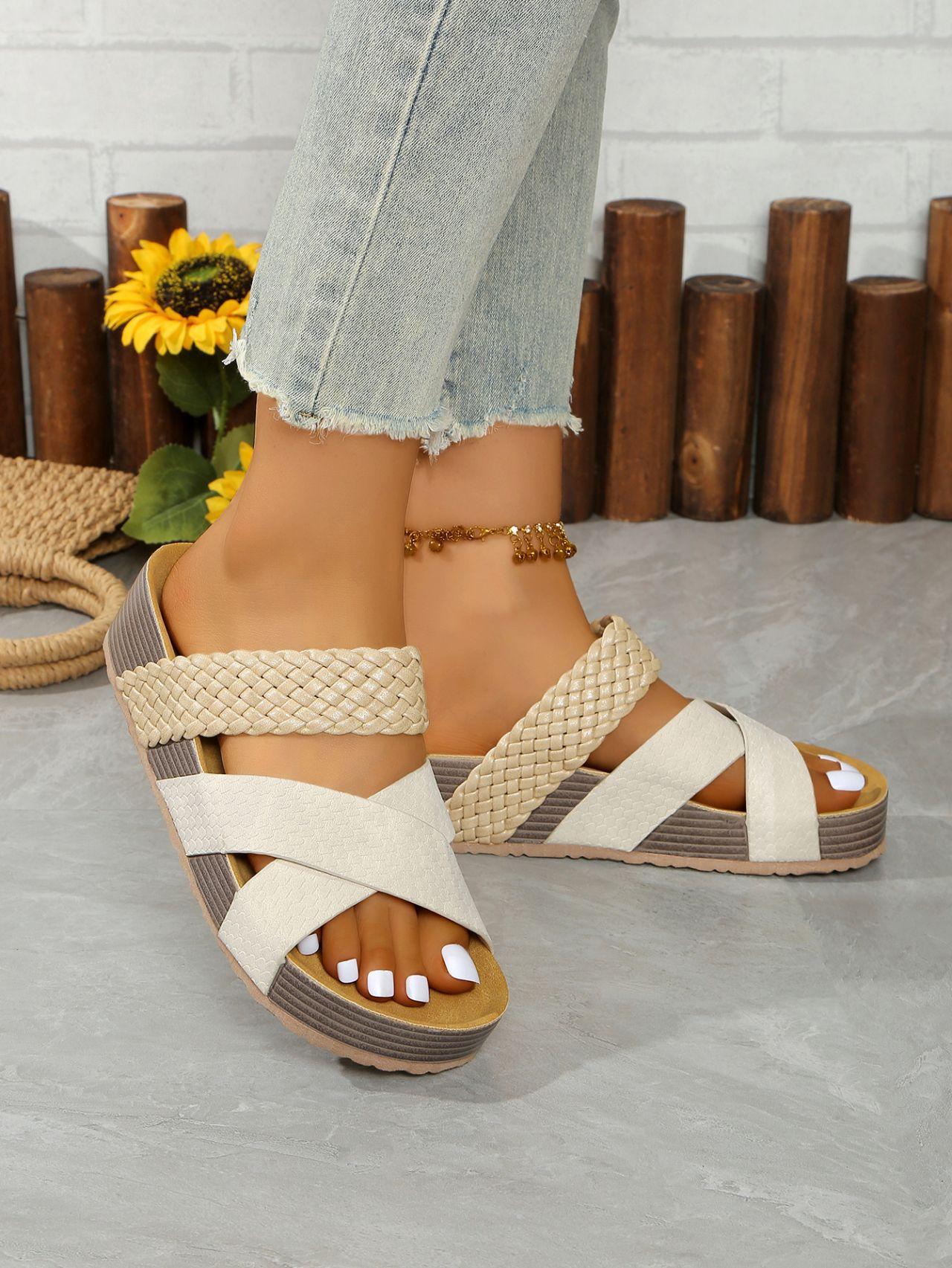 

European and American large size 2025 new women s shoes, fashionable beach platform women s slippers, casual slope heel women s shoes tide 43