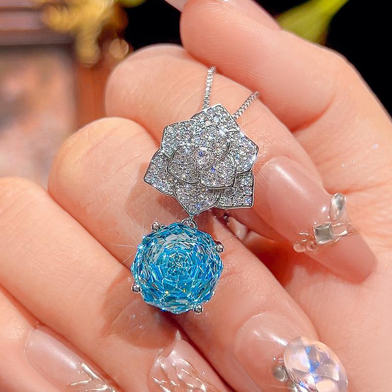 

Комплект подвесок-лепестков цвета морской волны с имитацией огранки «роза», основной камень 12 мм