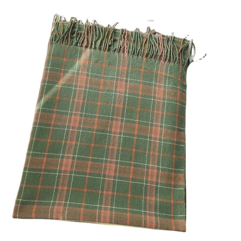 Przytulny szalik w kratę w stylu vintage dla mężczyzn i kobiet - Ciepły szal poliestrowy z frędzlami, idealny na jesień/zimę