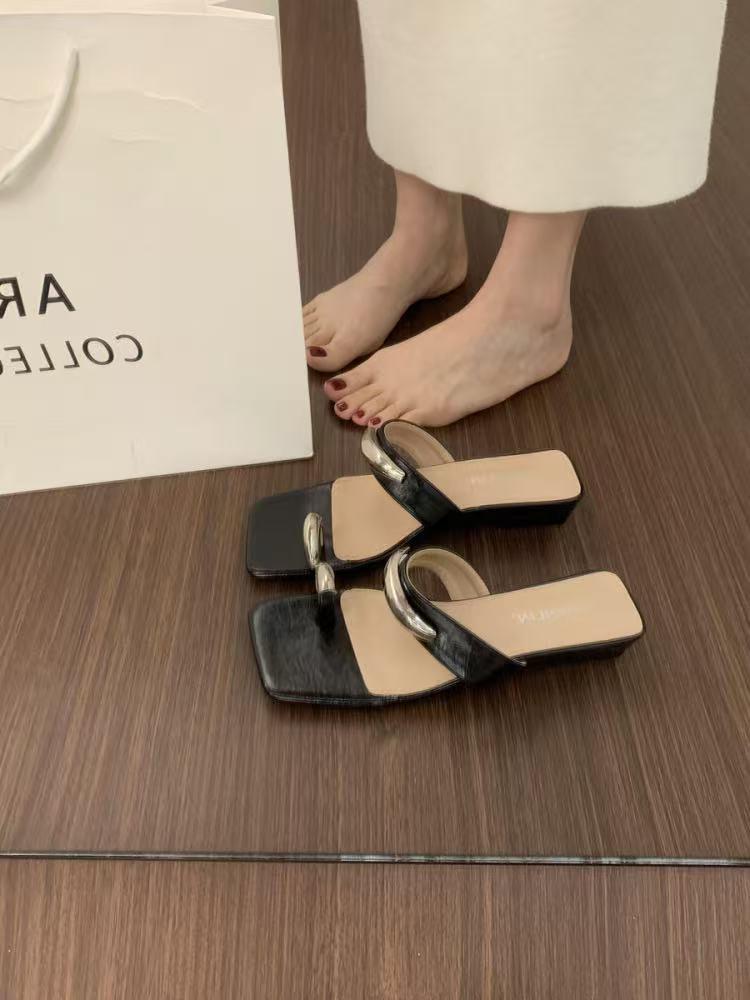 Coarse Heel French Metal Toe Slippers Women's Summer Wear 2025 New Beach Shoes Niche Square Head Cool Slippers Women