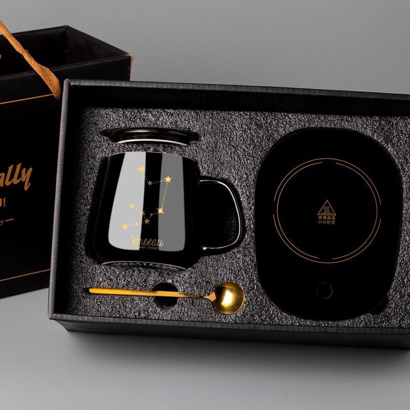 Spersonalizowany ceramiczny kubek do kawy z pokrywką i łyżeczką - Świąteczny wzór dla par